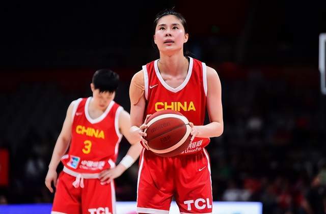 两战输2分被双杀!女篮输球真相藏在3个细节里,宫鲁鸣真没啥办法