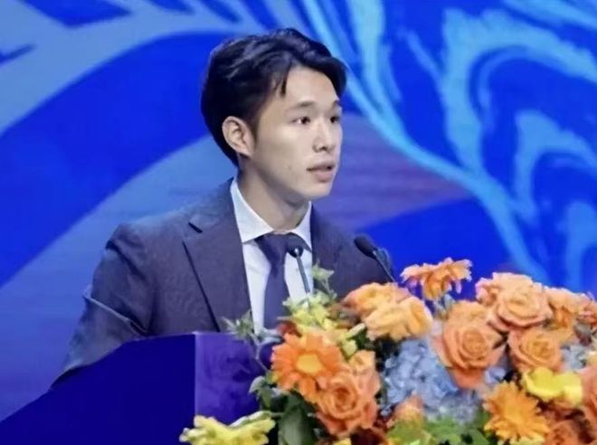 宏远早报！小陈总霸气决定，朱芳雨完成交接正式离队，04锋线将续约！