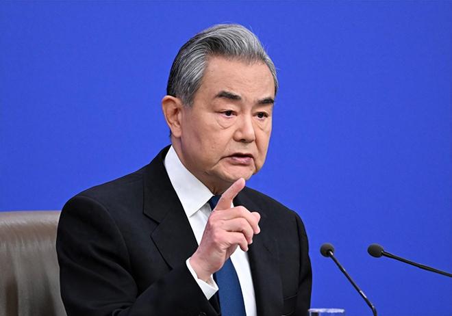 王毅离韩当天，朝鲜连发10枚导弹示威，想见金正恩的特朗普该懂了