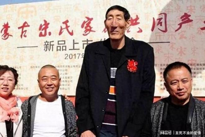 71岁老头哄骗保姆同居10年,每月给她15500元,分手那刻老头不但不认账,翻脸就告保姆“私闯民宅”!