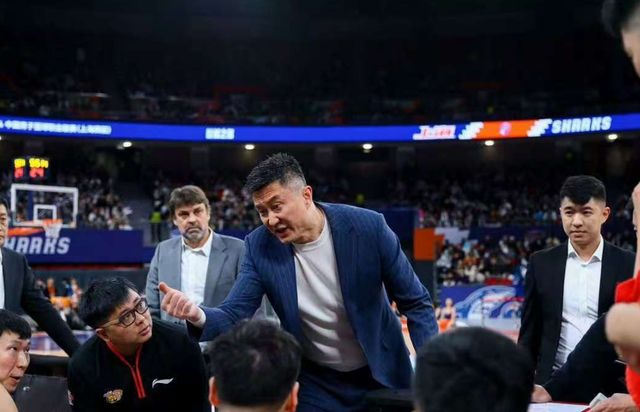 正式确定！广东宏远老臣重返CBA，加盟北京首钢
