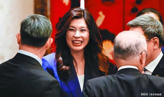 郑丽文笑到最后！国台办出手、8字吓惨赖清德，“台独”末日到了